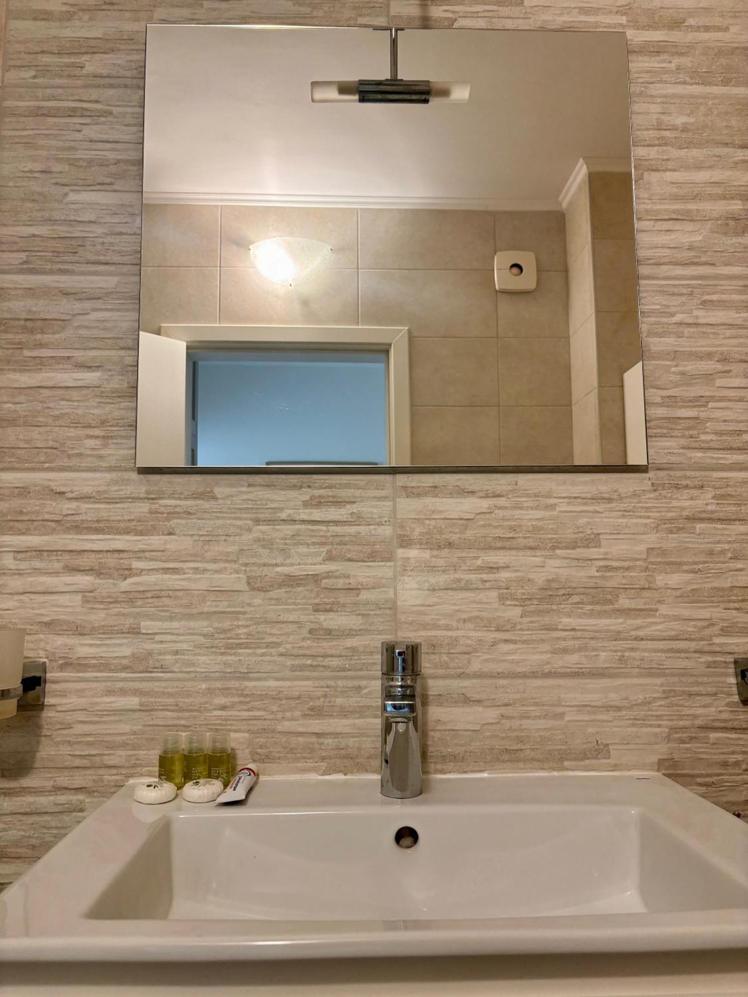 Apartamento Downтown - Free Parking Varna Exterior foto