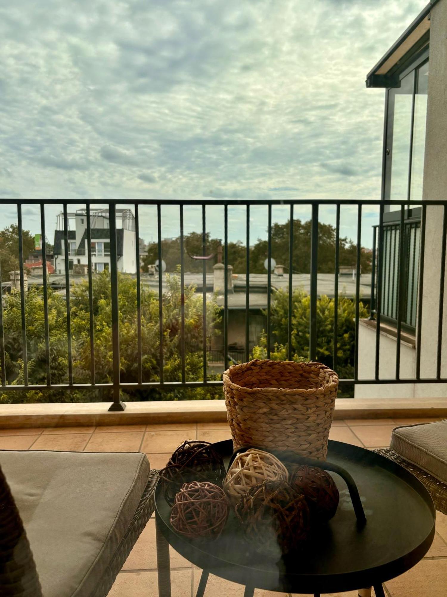Apartamento Downтown - Free Parking Varna Exterior foto