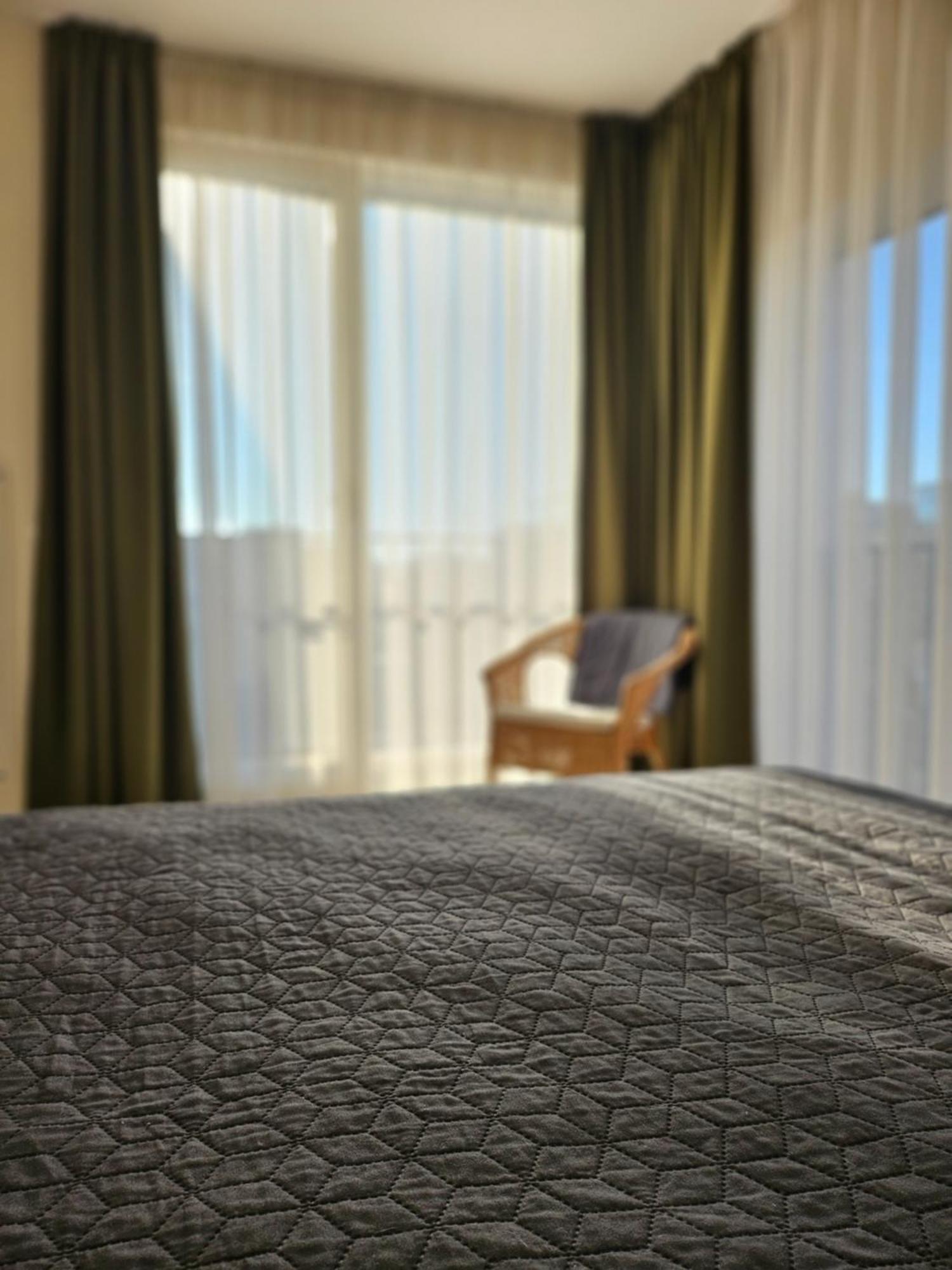 Apartamento Downтown - Free Parking Varna Exterior foto